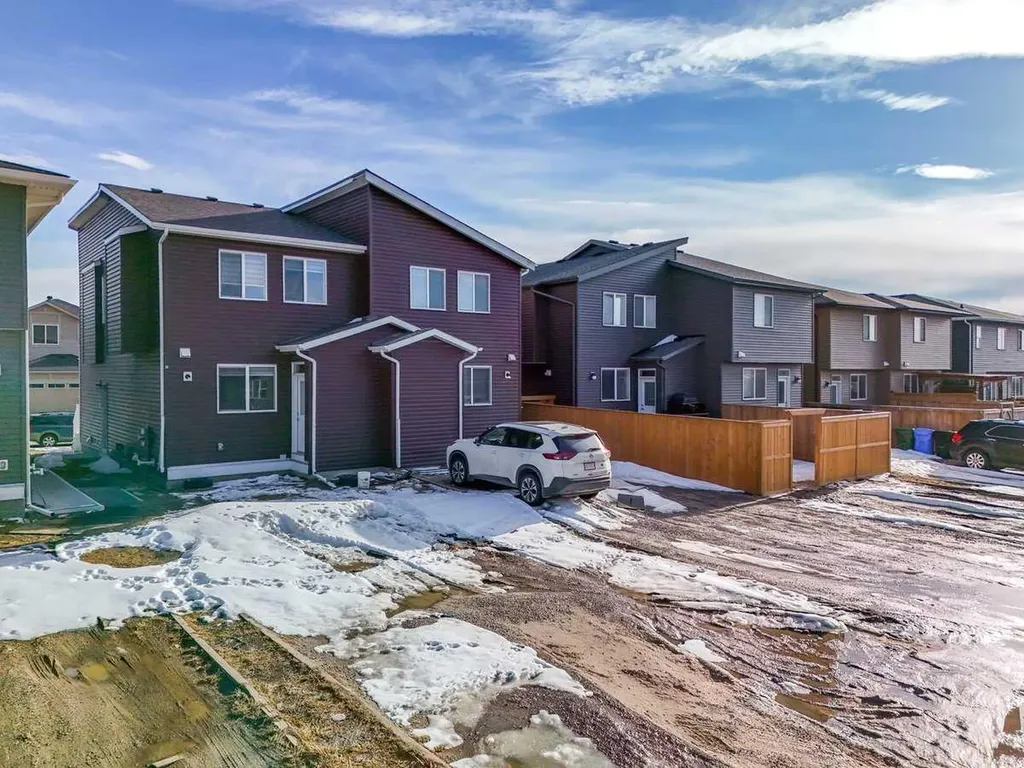 168 Corner Meadows Way NE Calgary AB T3N1Y4