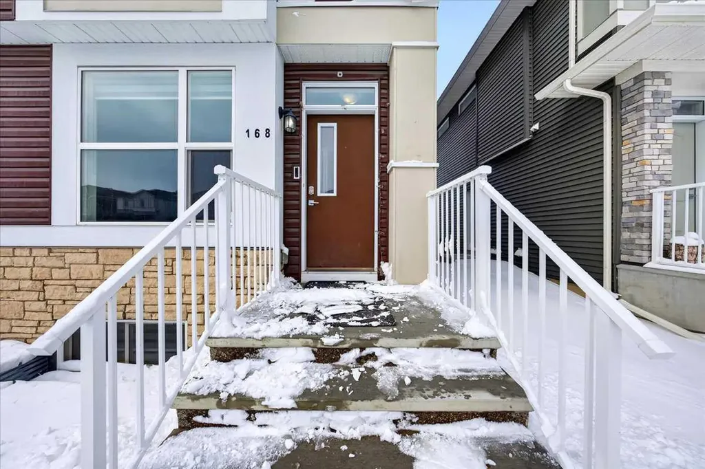 168 Corner Meadows Way NE Calgary AB T3N1Y4