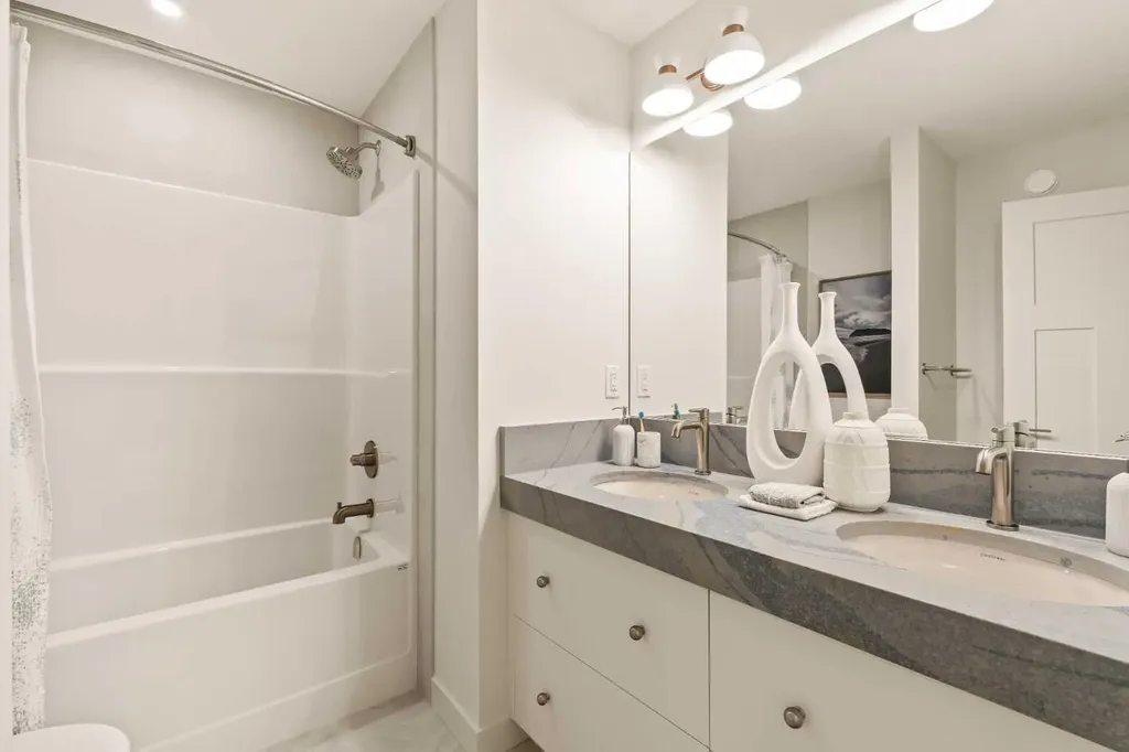 103 Silver Spruce Grove Calgary AB T2X 5M1
