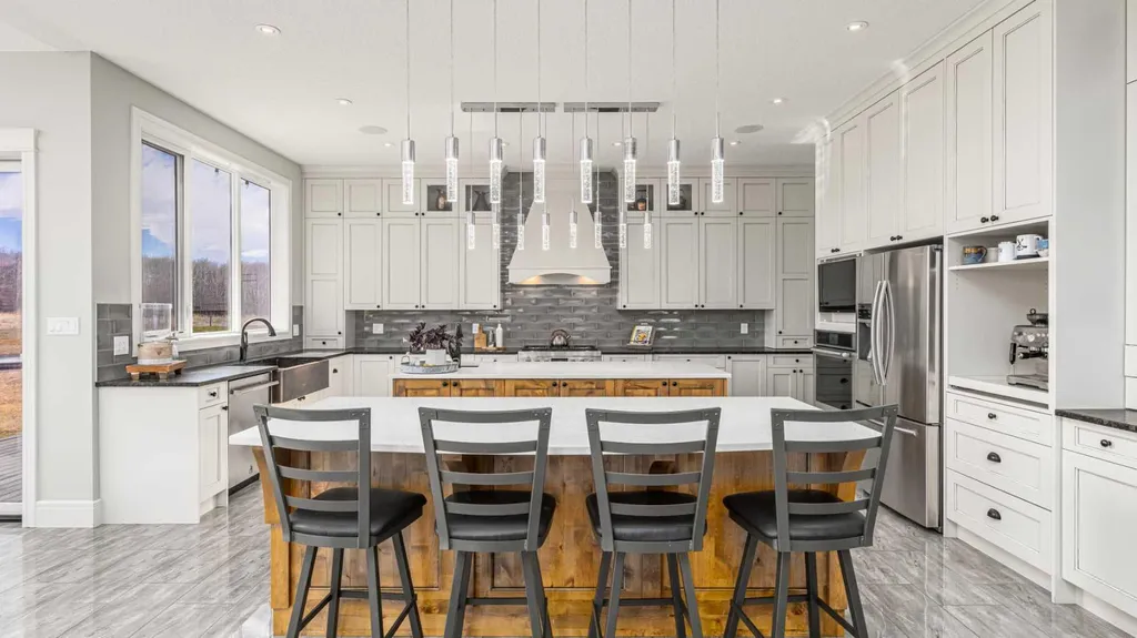 17195 316 Avenue E Rural Foothills County AB T1S 3S4
