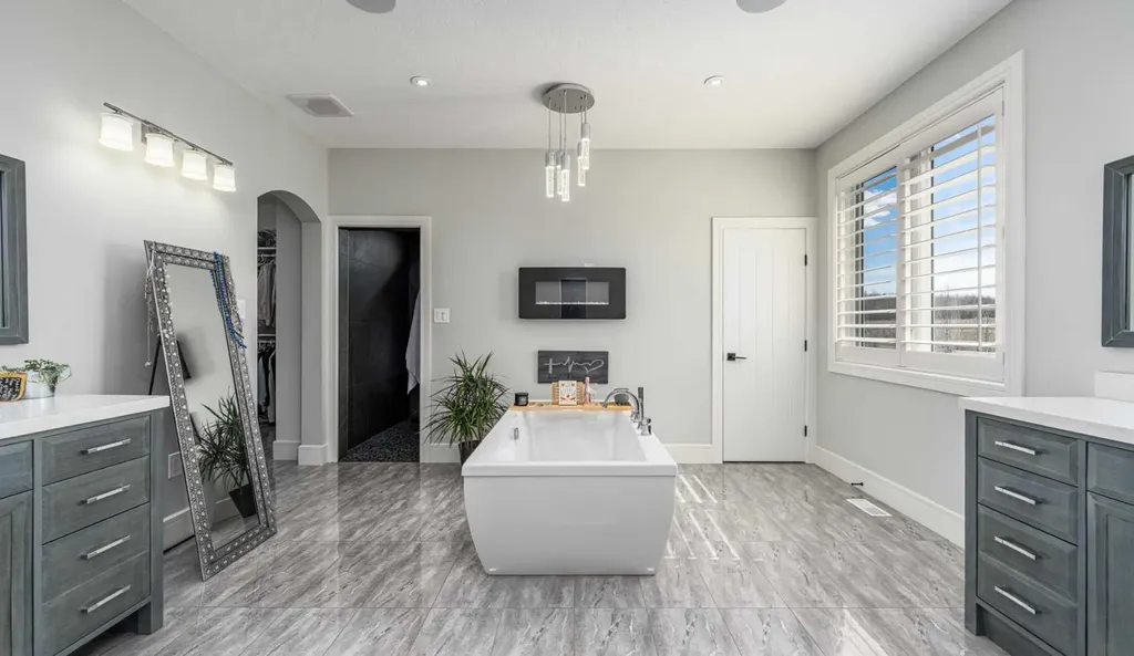 17195 316 Avenue E Rural Foothills County AB T1S 3S4