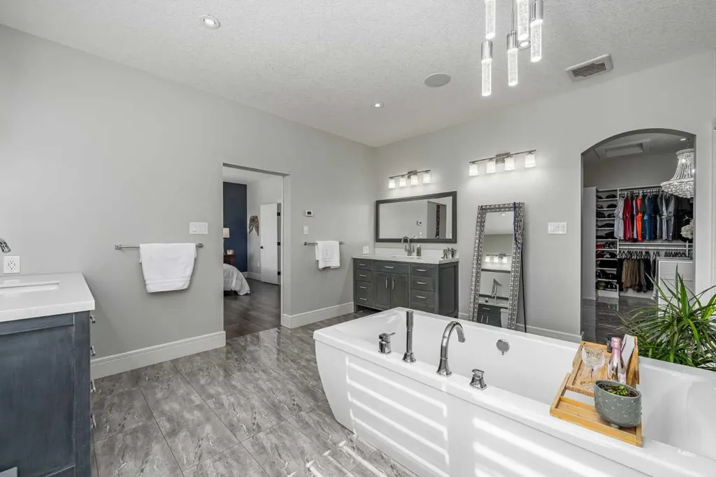 17195 316 Avenue E Rural Foothills County AB T1S 3S4