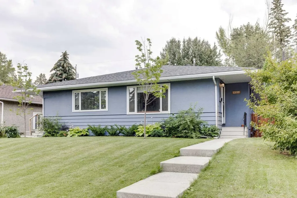 1333 Rosehill Drive NW Calgary AB T2K 1M3