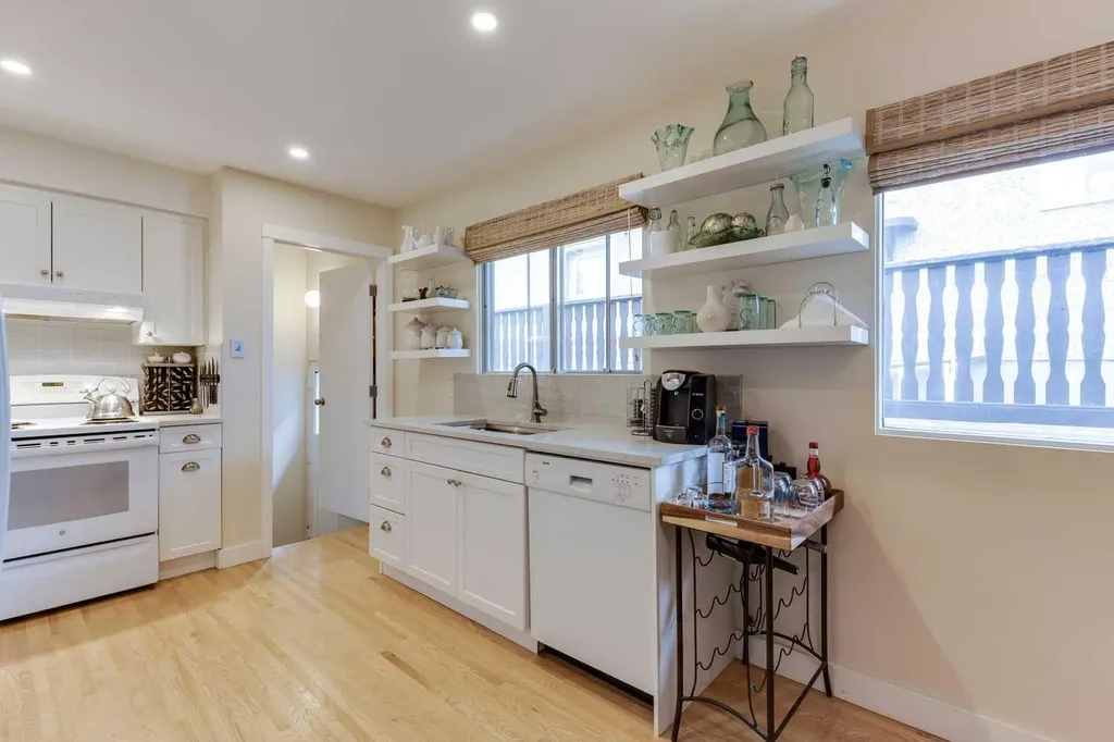 1333 Rosehill Drive NW Calgary AB T2K 1M3