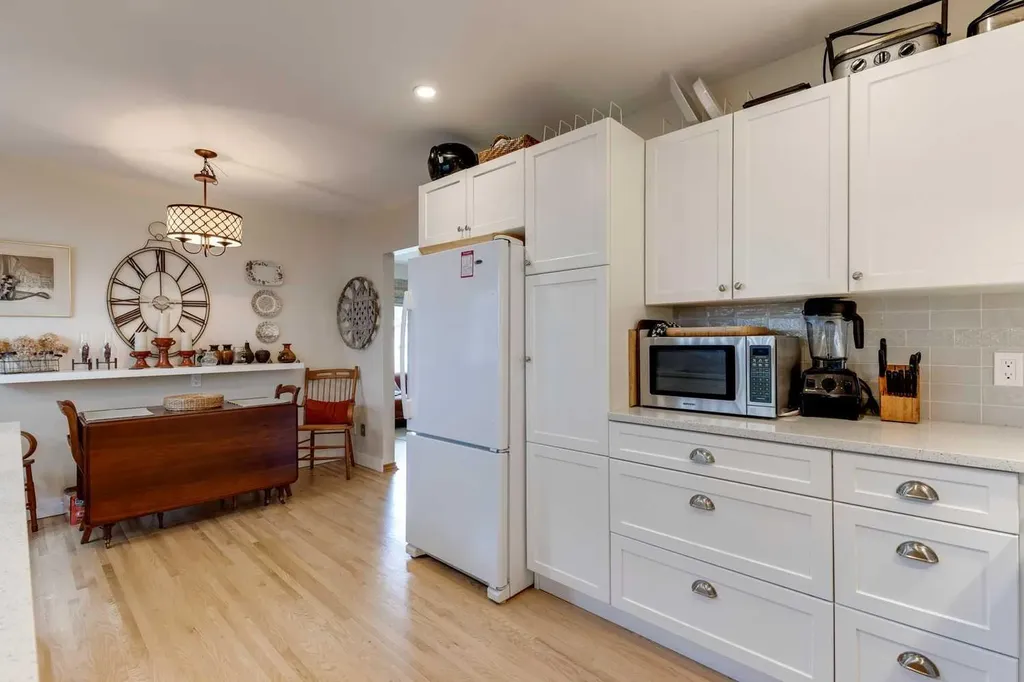 1333 Rosehill Drive NW Calgary AB T2K 1M3