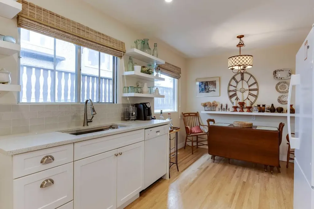 1333 Rosehill Drive NW Calgary AB T2K 1M3