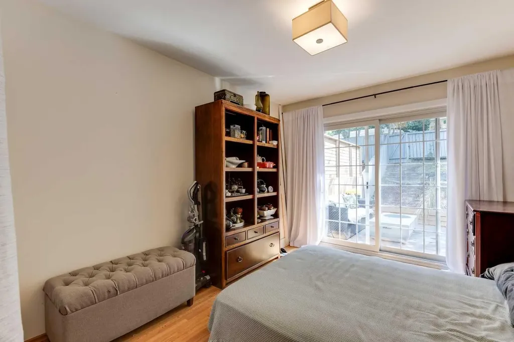 1333 Rosehill Drive NW Calgary AB T2K 1M3