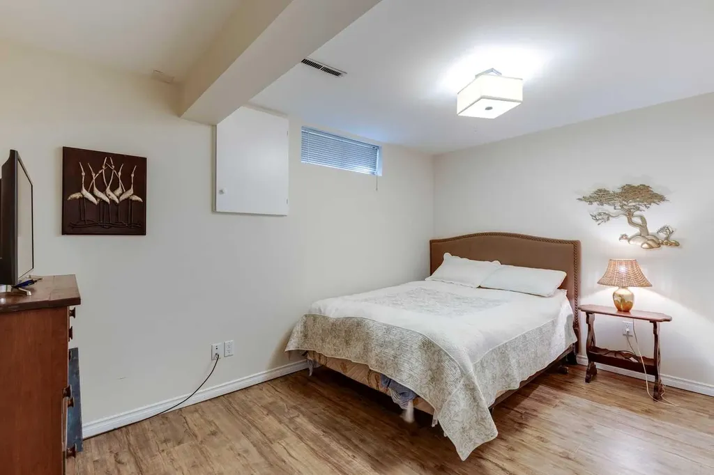 1333 Rosehill Drive NW Calgary AB T2K 1M3