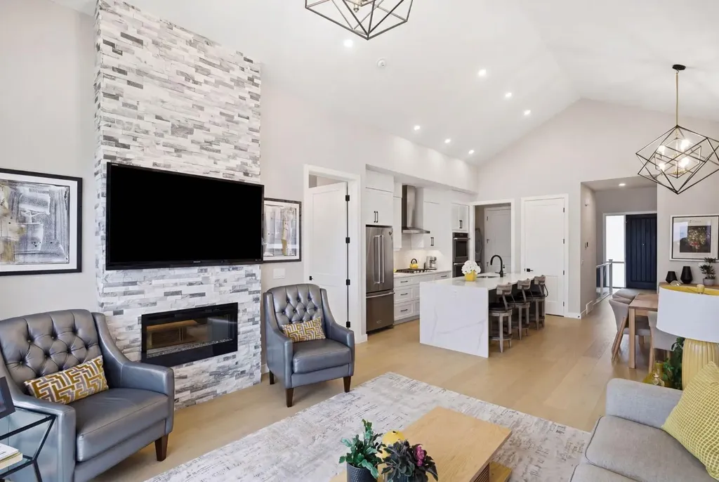 408 Crestridge Common SW Calgary AB T3B 6J5
