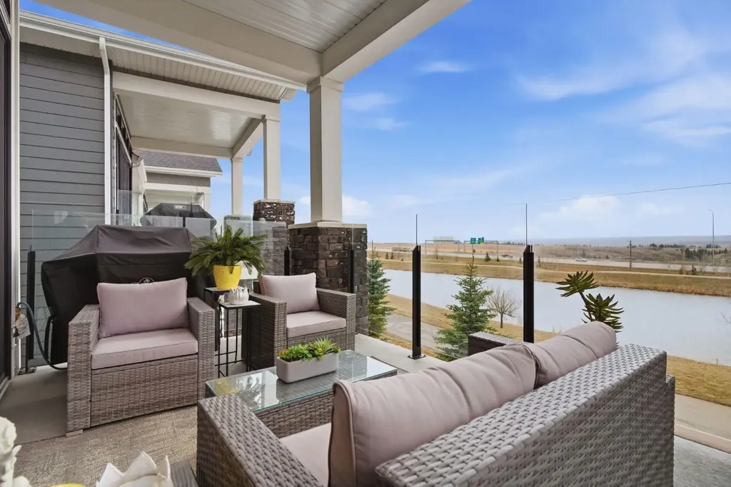 408 Crestridge Common SW Calgary AB T3B 6J5