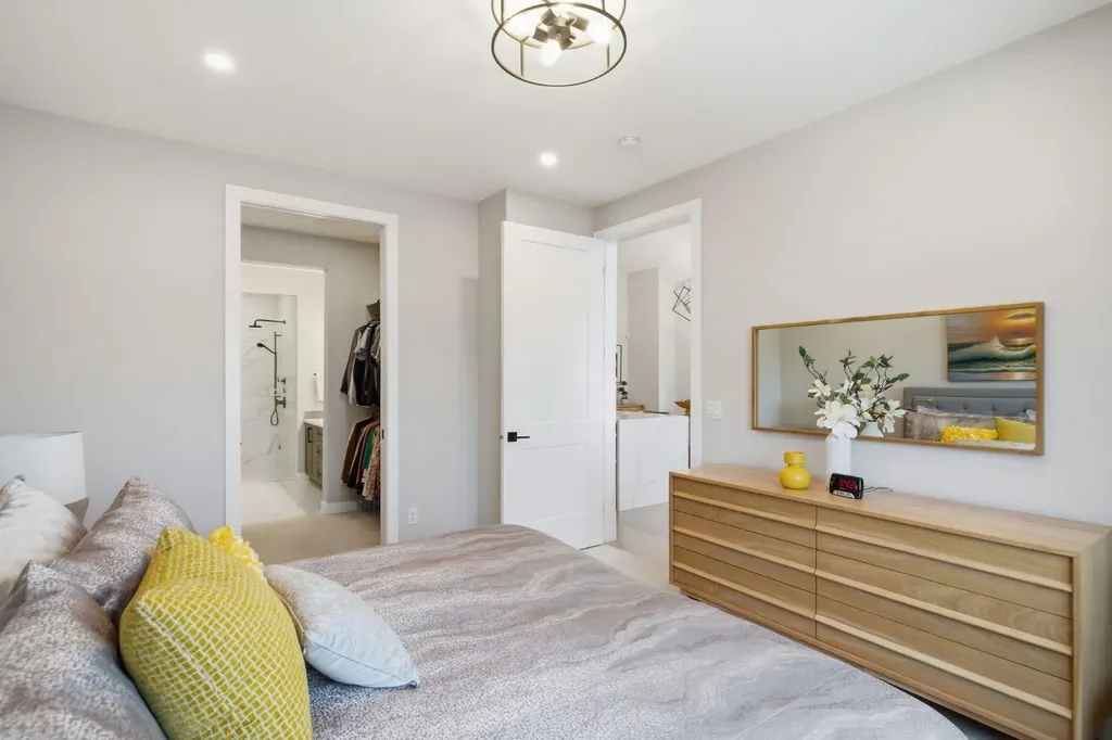 408 Crestridge Common SW Calgary AB T3B 6J5