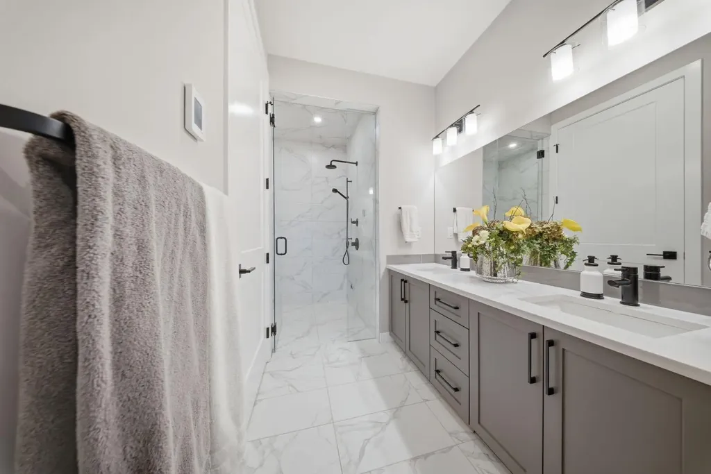 408 Crestridge Common SW Calgary AB T3B 6J5