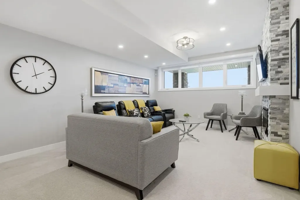 408 Crestridge Common SW Calgary AB T3B 6J5
