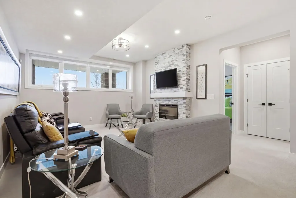 408 Crestridge Common SW Calgary AB T3B 6J5