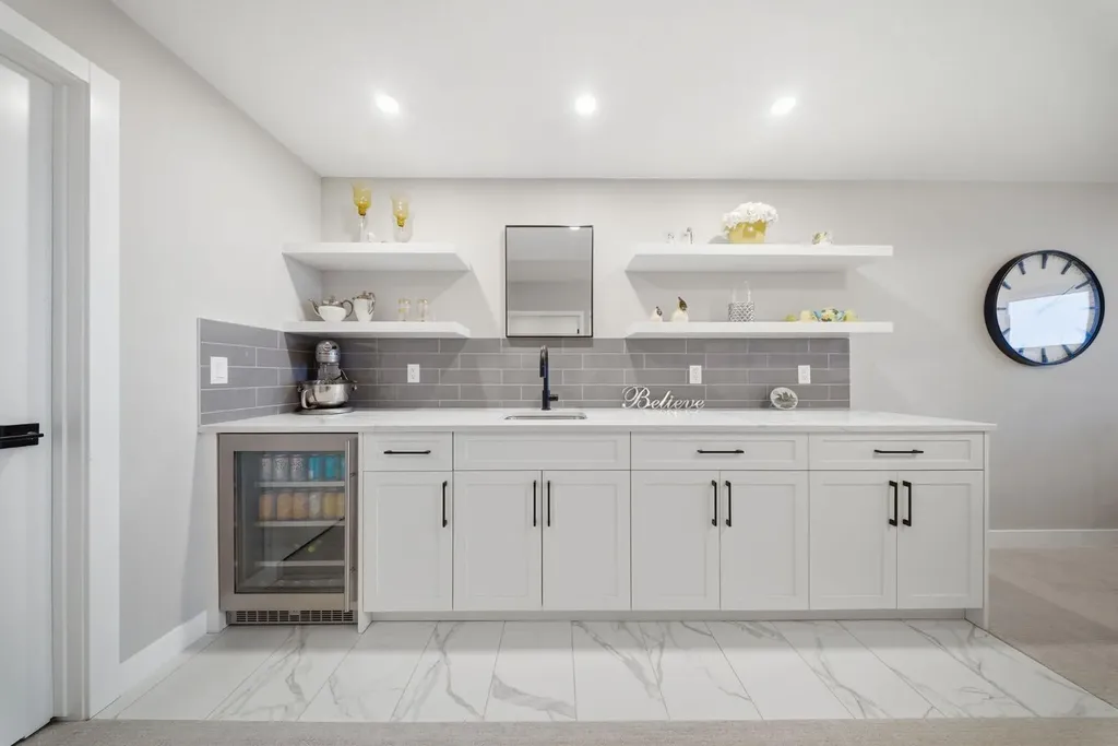 408 Crestridge Common SW Calgary AB T3B 6J5