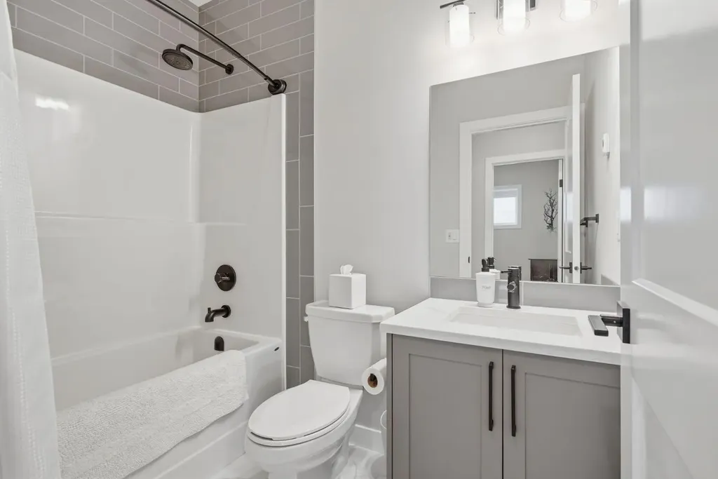 408 Crestridge Common SW Calgary AB T3B 6J5