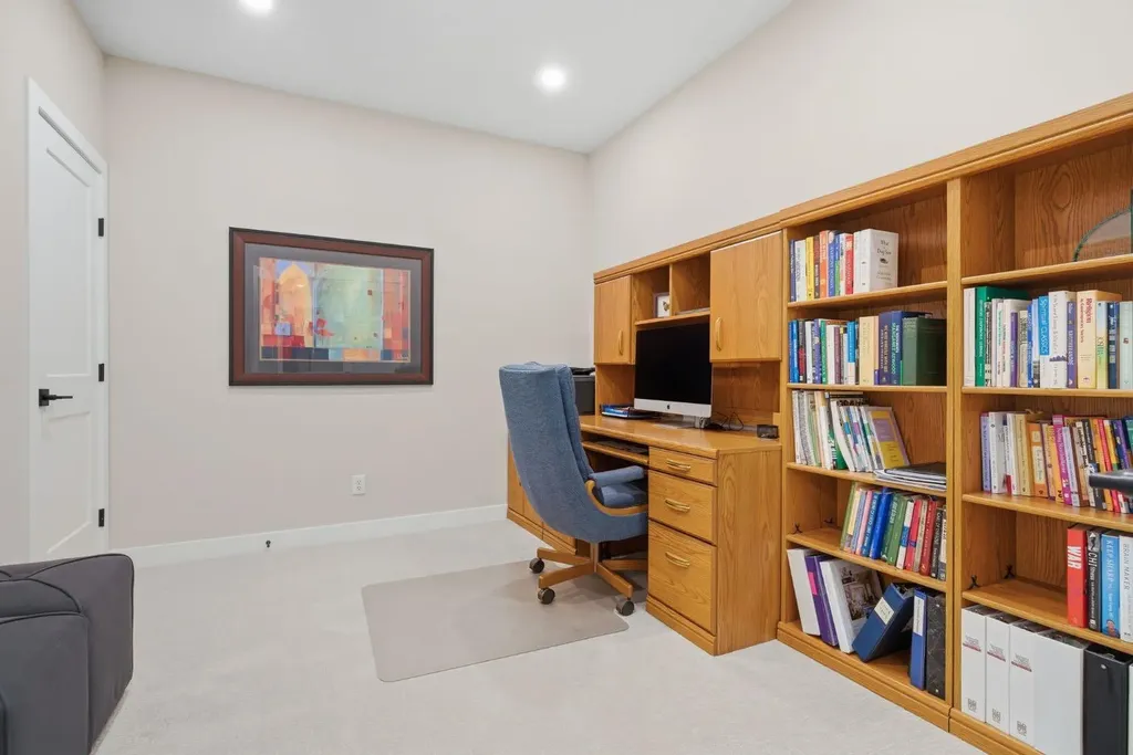 408 Crestridge Common SW Calgary AB T3B 6J5