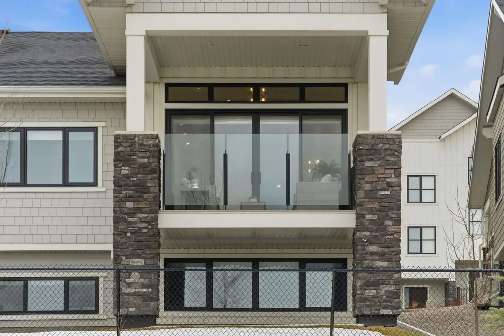 408 Crestridge Common SW Calgary AB T3B 6J5