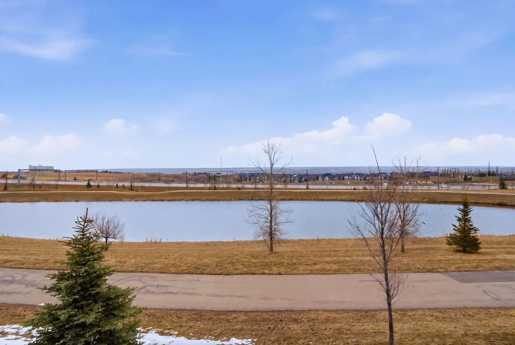 408 Crestridge Common SW Calgary AB T3B 6J5