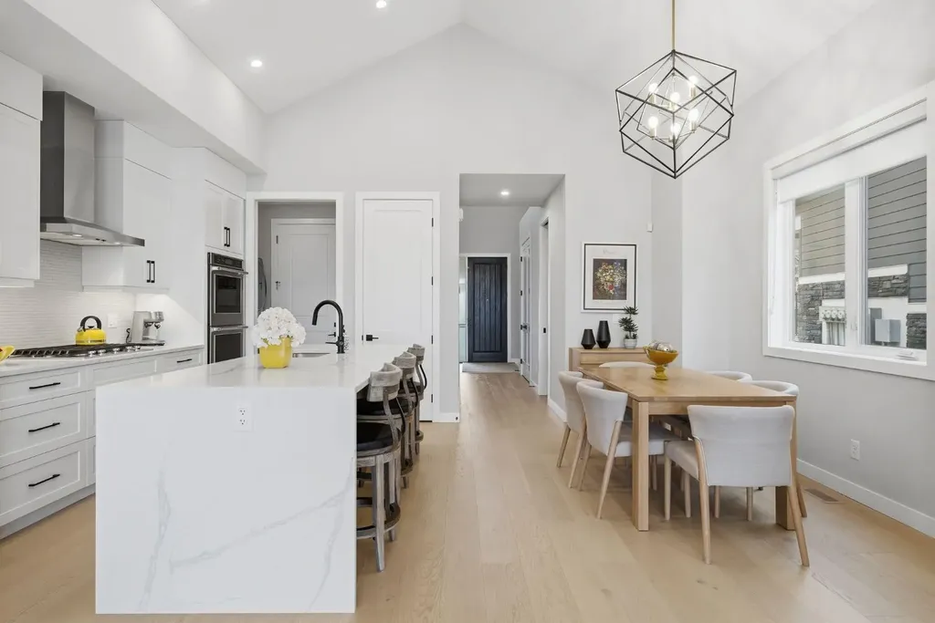 408 Crestridge Common SW Calgary AB T3B 6J5