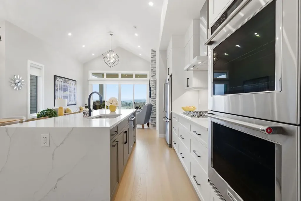 408 Crestridge Common SW Calgary AB T3B 6J5