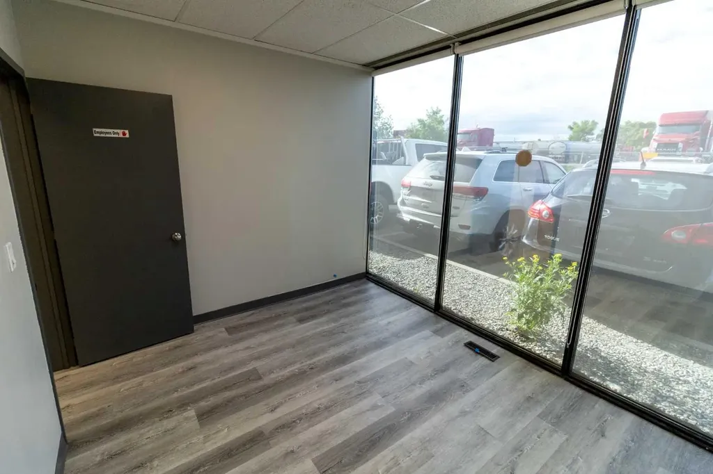 4041 74 Avenue SE Calgary AB T2C 4E3