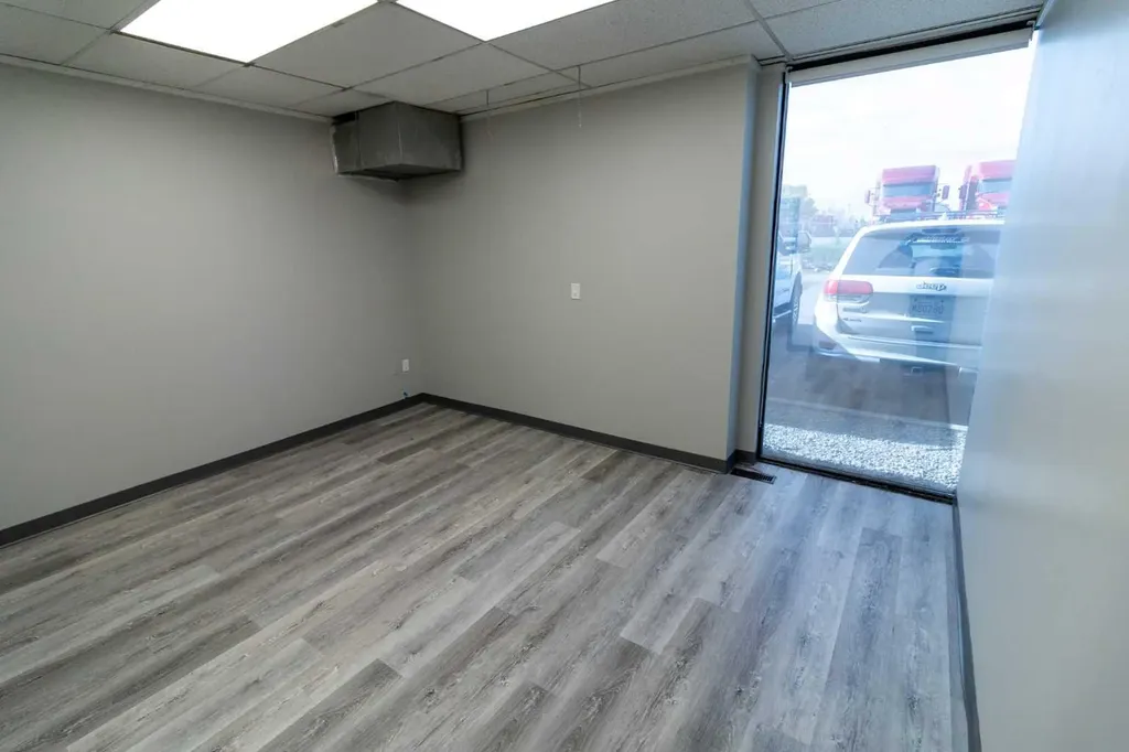 4041 74 Avenue SE Calgary AB T2C 4E3