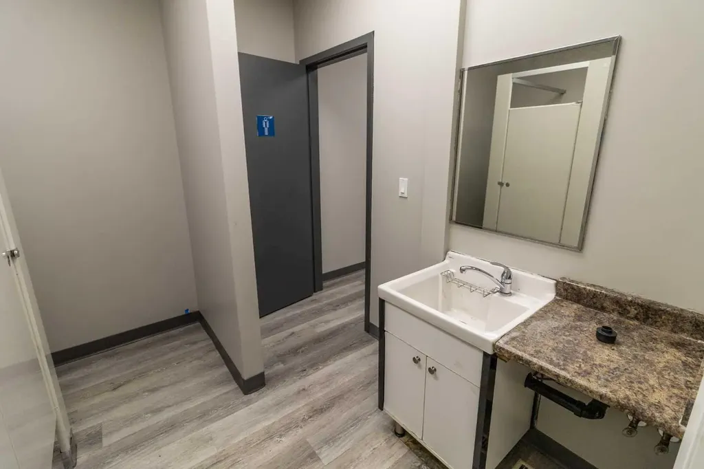 4041 74 Avenue SE Calgary AB T2C 4E3