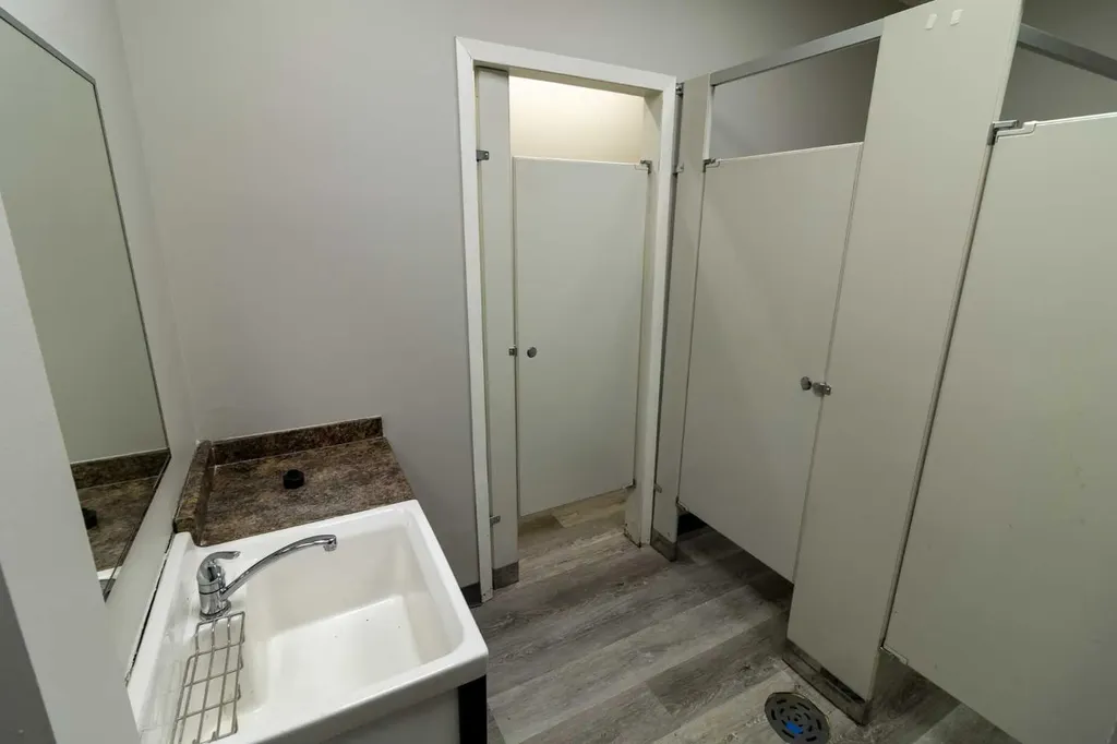 4041 74 Avenue SE Calgary AB T2C 4E3