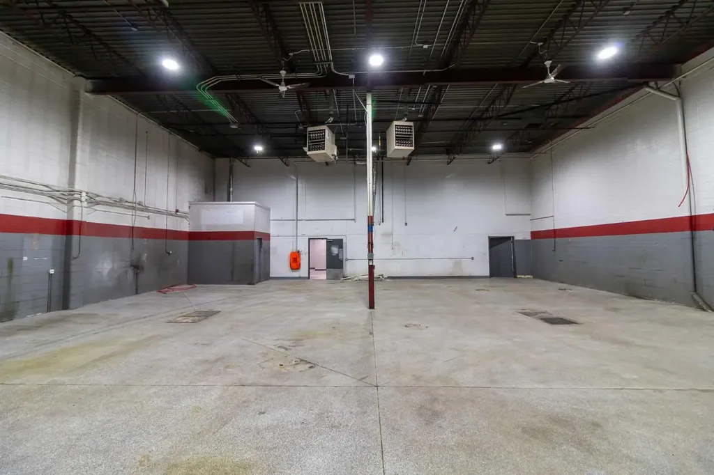 4041 74 Avenue SE Calgary AB T2C 4E3