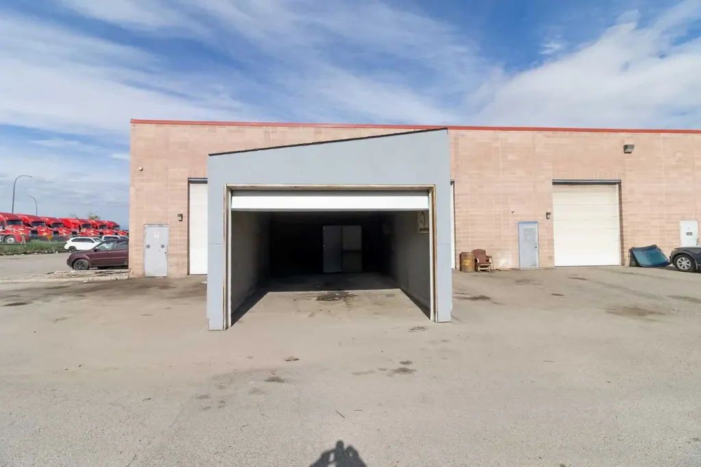 4041 74 Avenue SE Calgary AB T2C 4E3