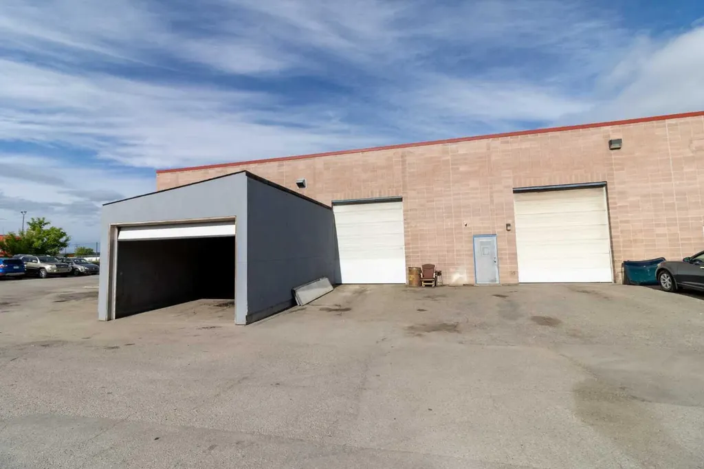 4041 74 Avenue SE Calgary AB T2C 4E3