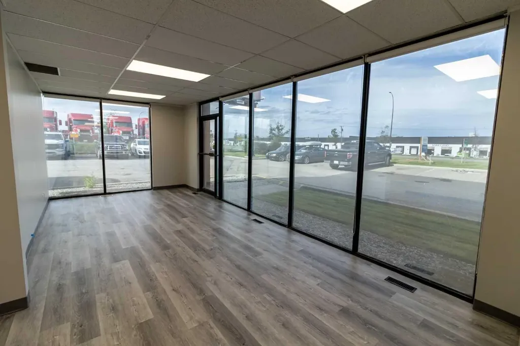 4041 74 Avenue SE Calgary AB T2C 4E3