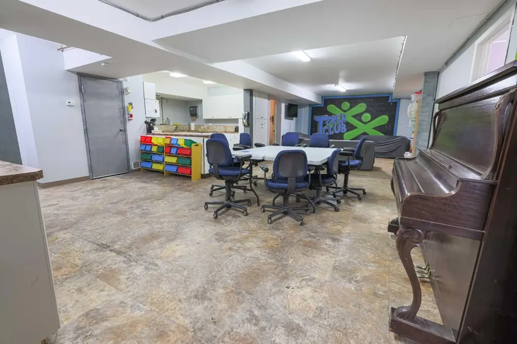 4928 49 Street Rocky Mountain House AB T4T 1C2