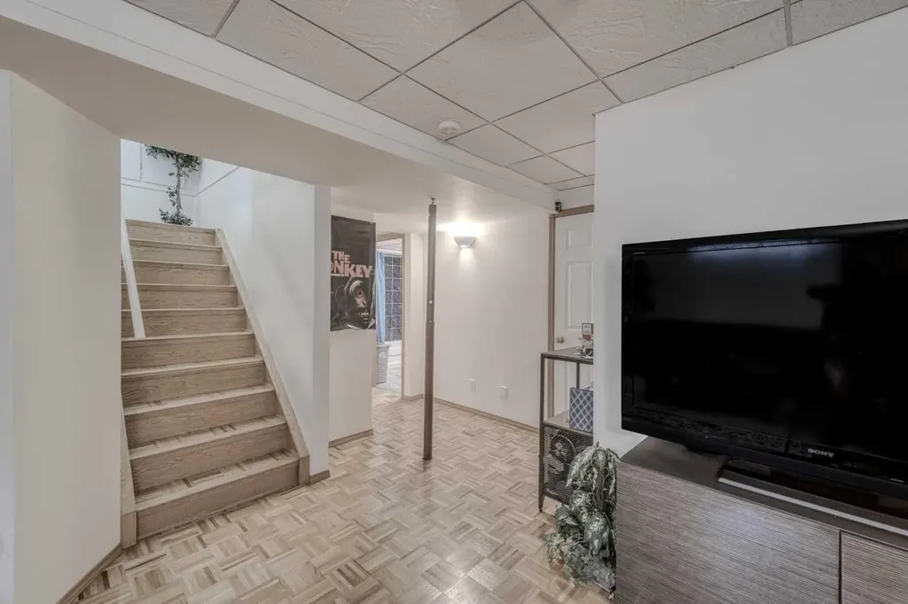 239 Arbour Wood Close NW Calgary AB T3G 4C3