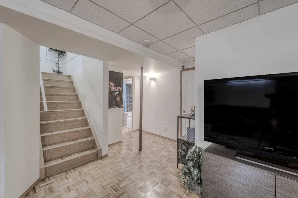 239 Arbour Wood Close NW Calgary AB T3G 4C3