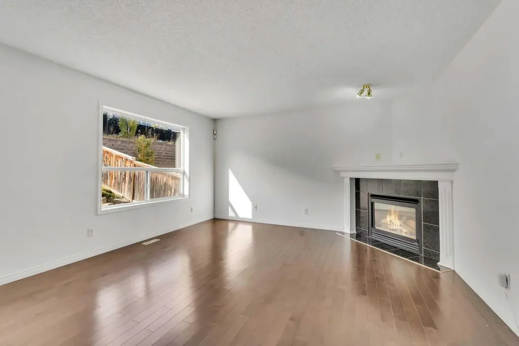 338 Panamount Drive NW Calgary AB T3K 5M1