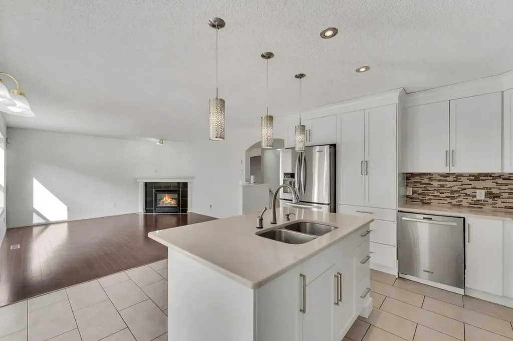 338 Panamount Drive NW Calgary AB T3K 5M1