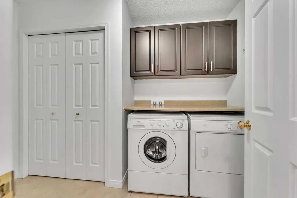 338 Panamount Drive NW Calgary AB T3K 5M1