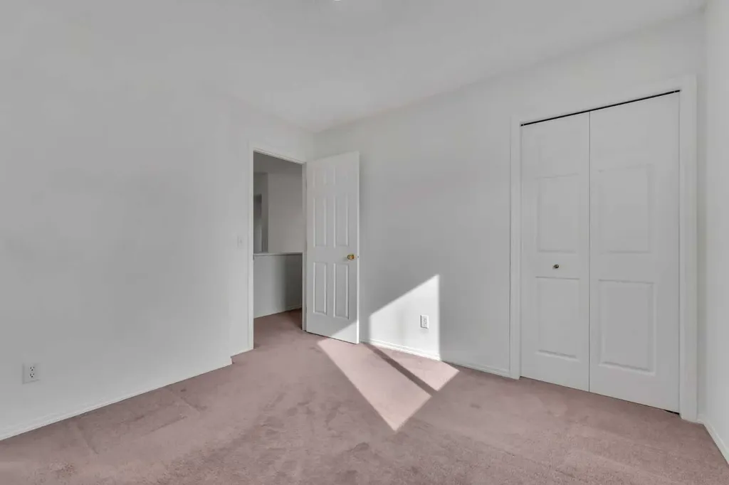 338 Panamount Drive NW Calgary AB T3K 5M1