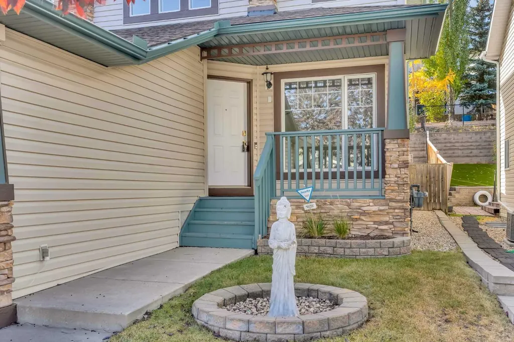 338 Panamount Drive NW Calgary AB T3K 5M1