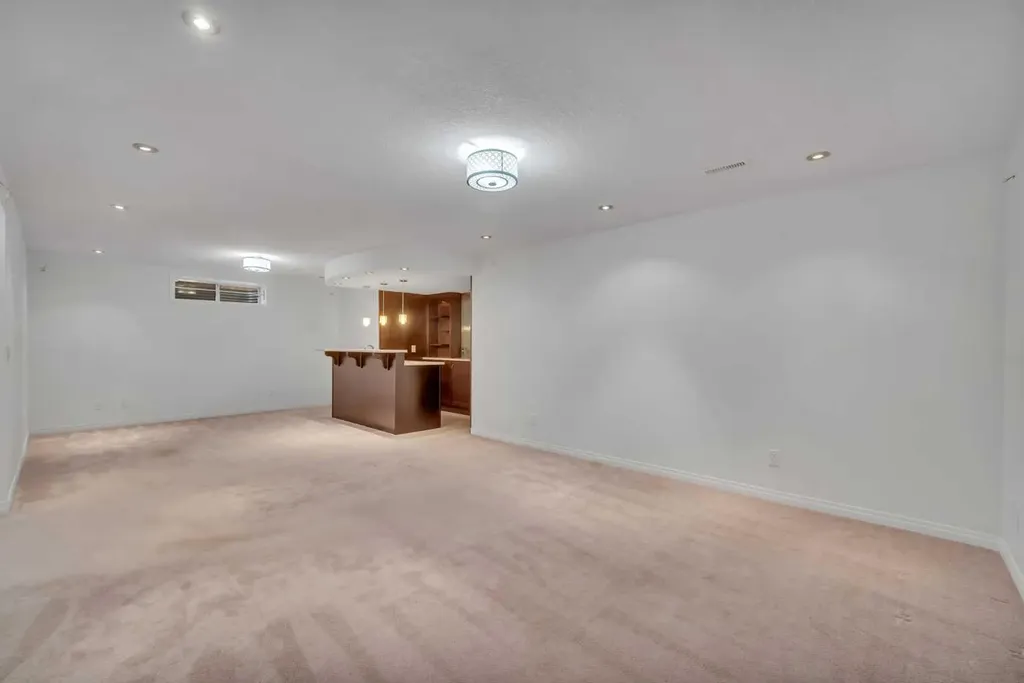 338 Panamount Drive NW Calgary AB T3K 5M1