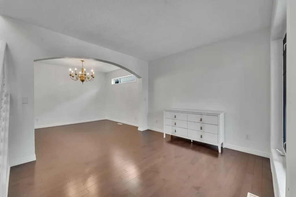 338 Panamount Drive NW Calgary AB T3K 5M1