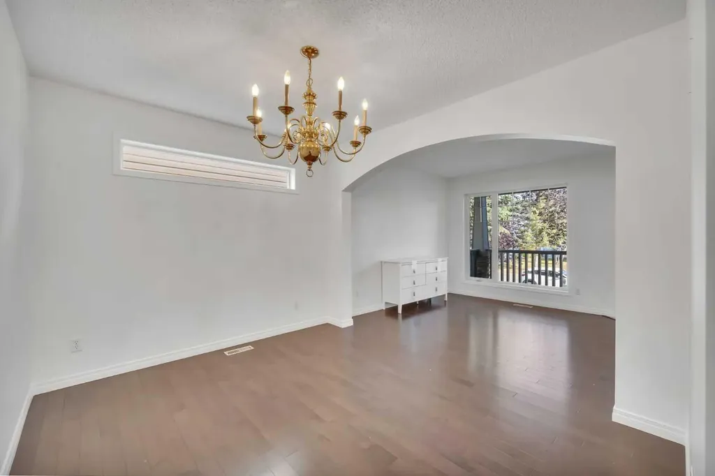338 Panamount Drive NW Calgary AB T3K 5M1