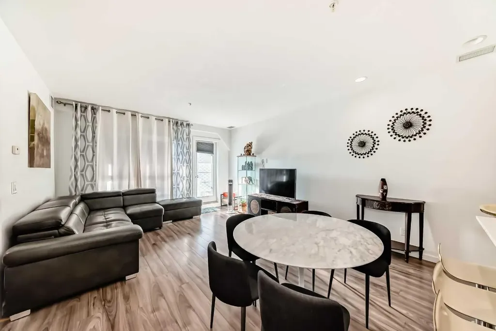 1629 38 Street SW Calgary AB T3C 1T8