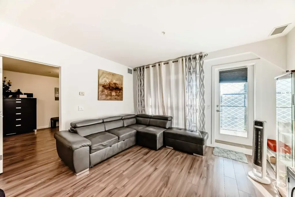 1629 38 Street SW Calgary AB T3C 1T8