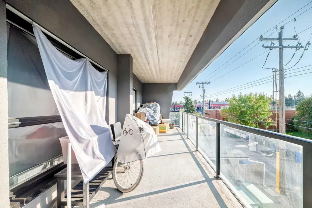 1629 38 Street SW Calgary AB T3C 1T8