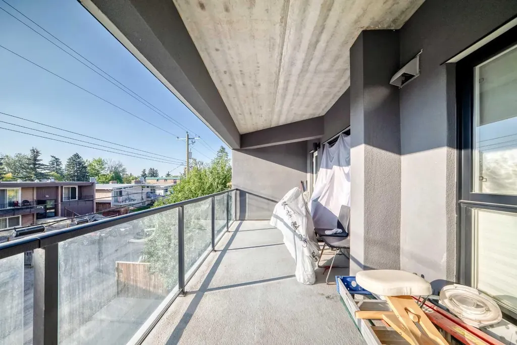 1629 38 Street SW Calgary AB T3C 1T8