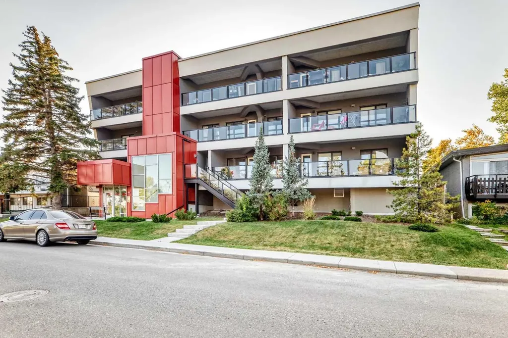 1629 38 Street SW Calgary AB T3C 1T8