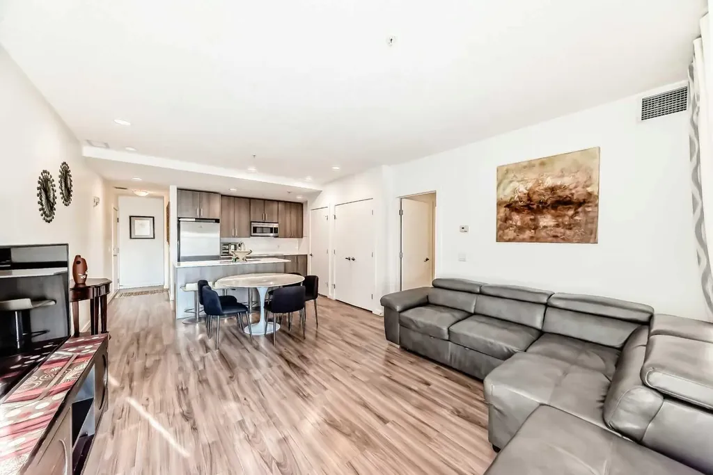 1629 38 Street SW Calgary AB T3C 1T8